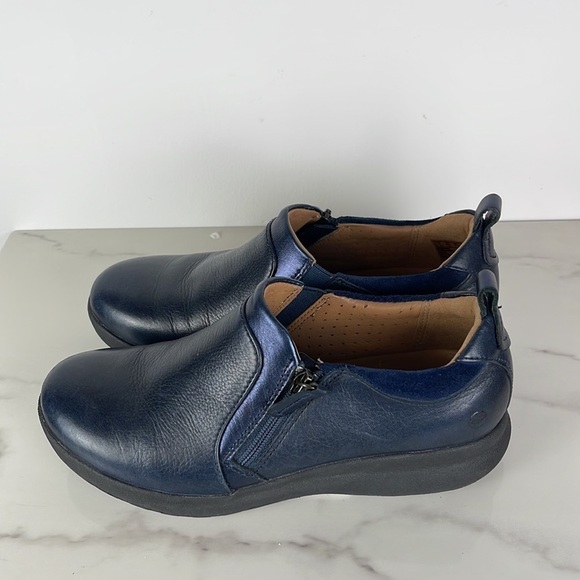 Unstructured Navy Clark’s Size 6.5 - Picture 3 of 4